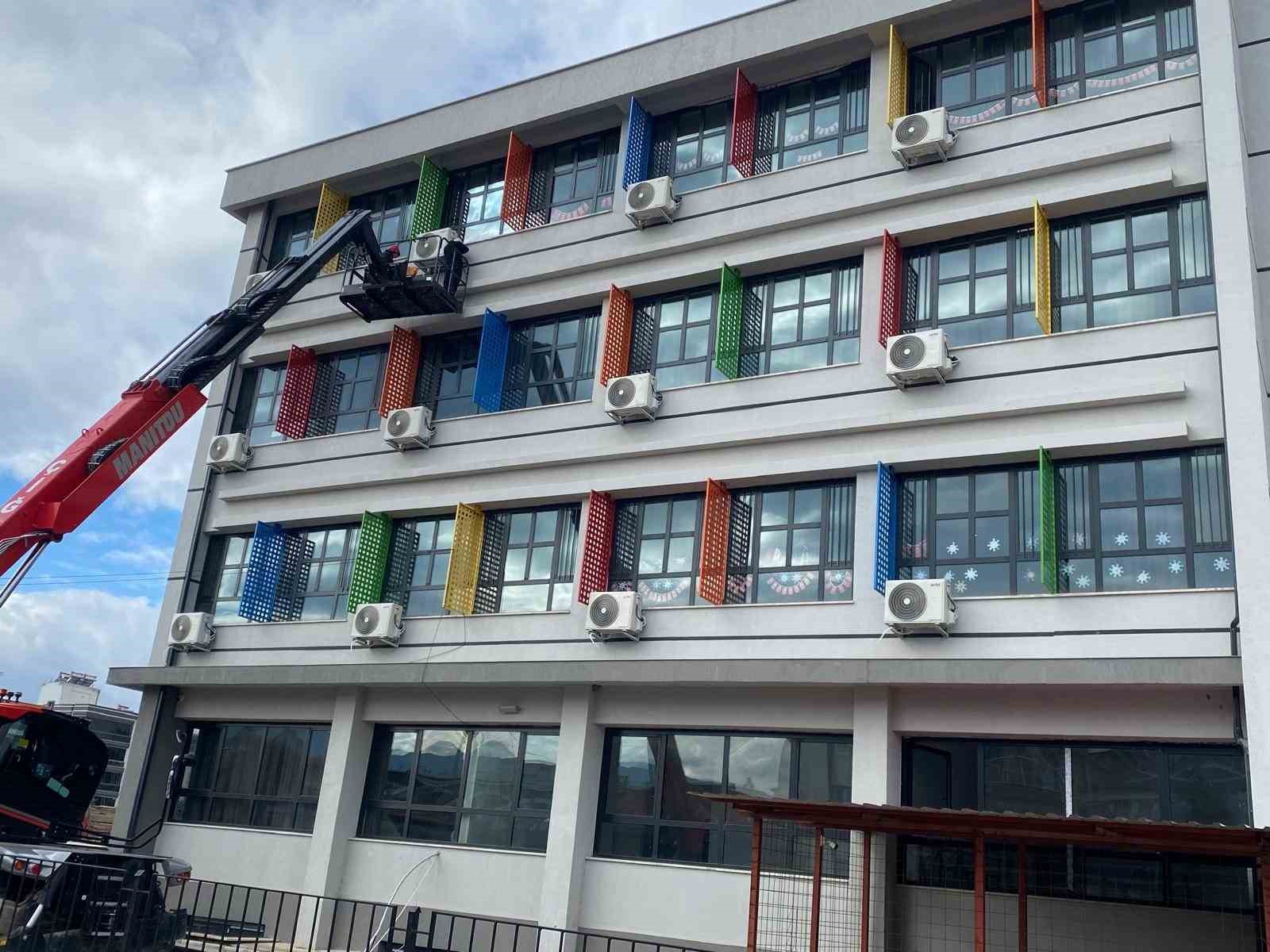 Okula bir milyonluk okul aile birliği desteği
