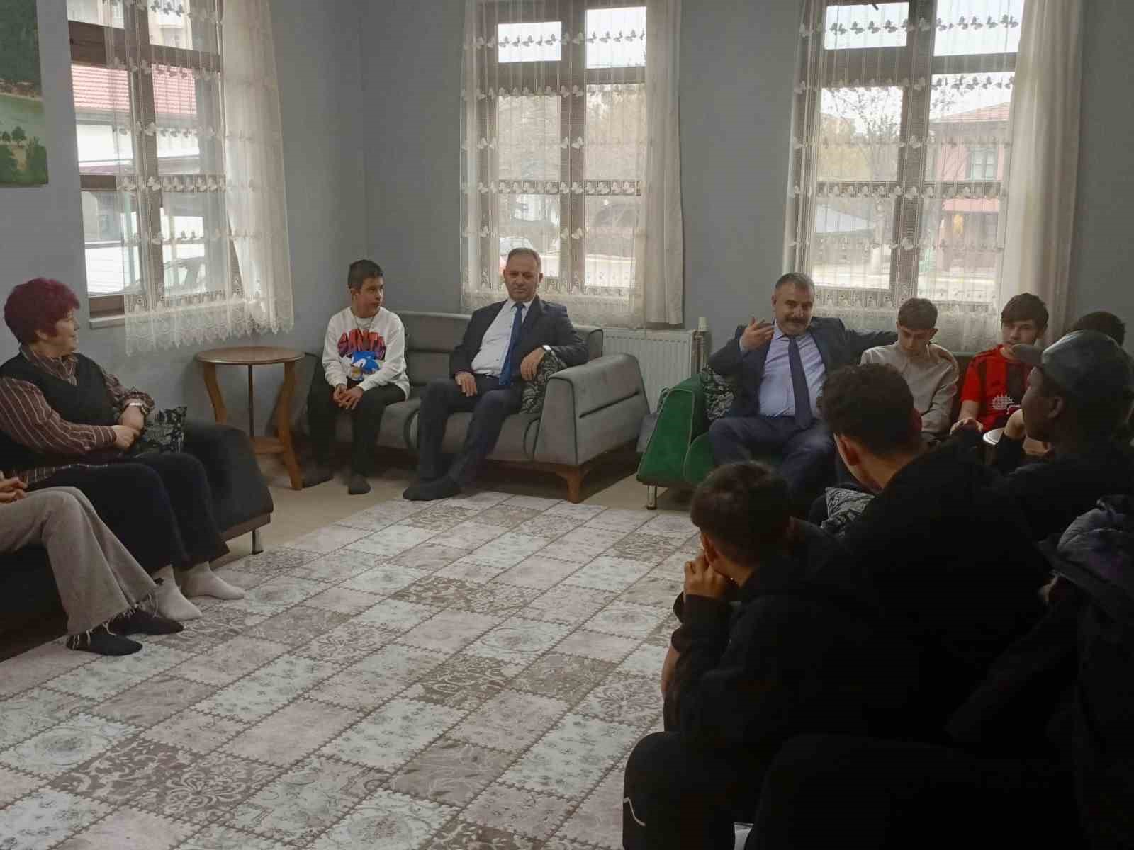 M&uuml;d&uuml;r Bayrak &ccedil;ocuklarla bir araya geldi
