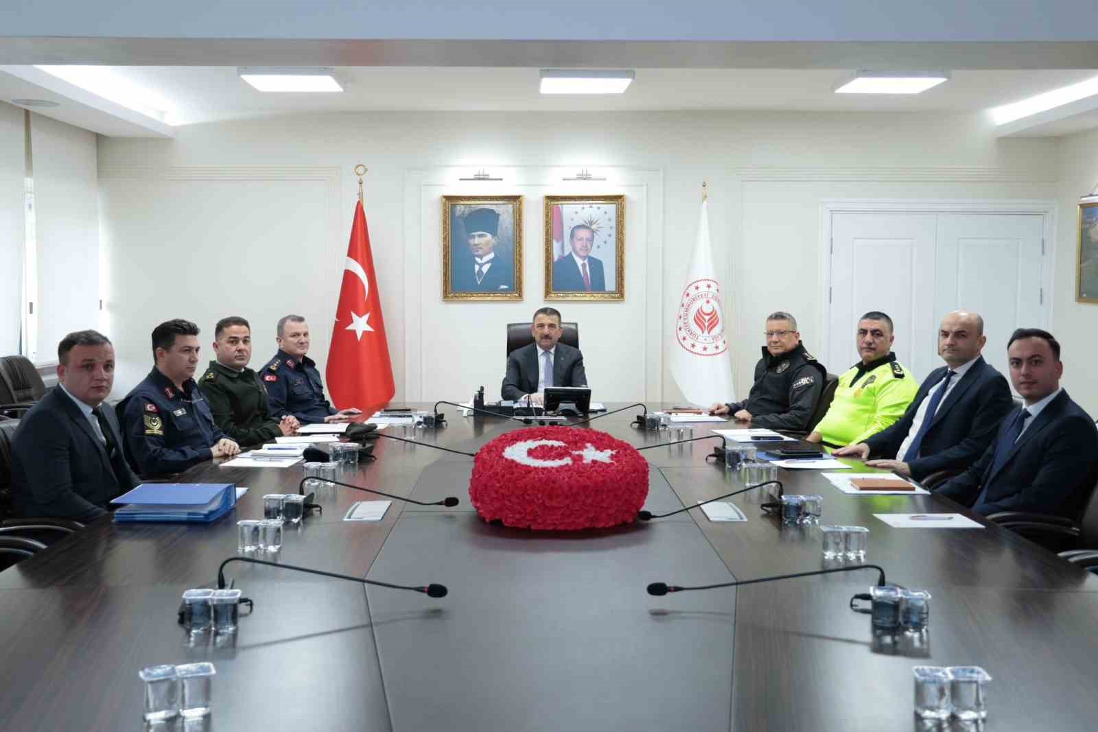 Vali Hacıbektaşoğlu başkanlığında güvenlik toplantısı yapıldı