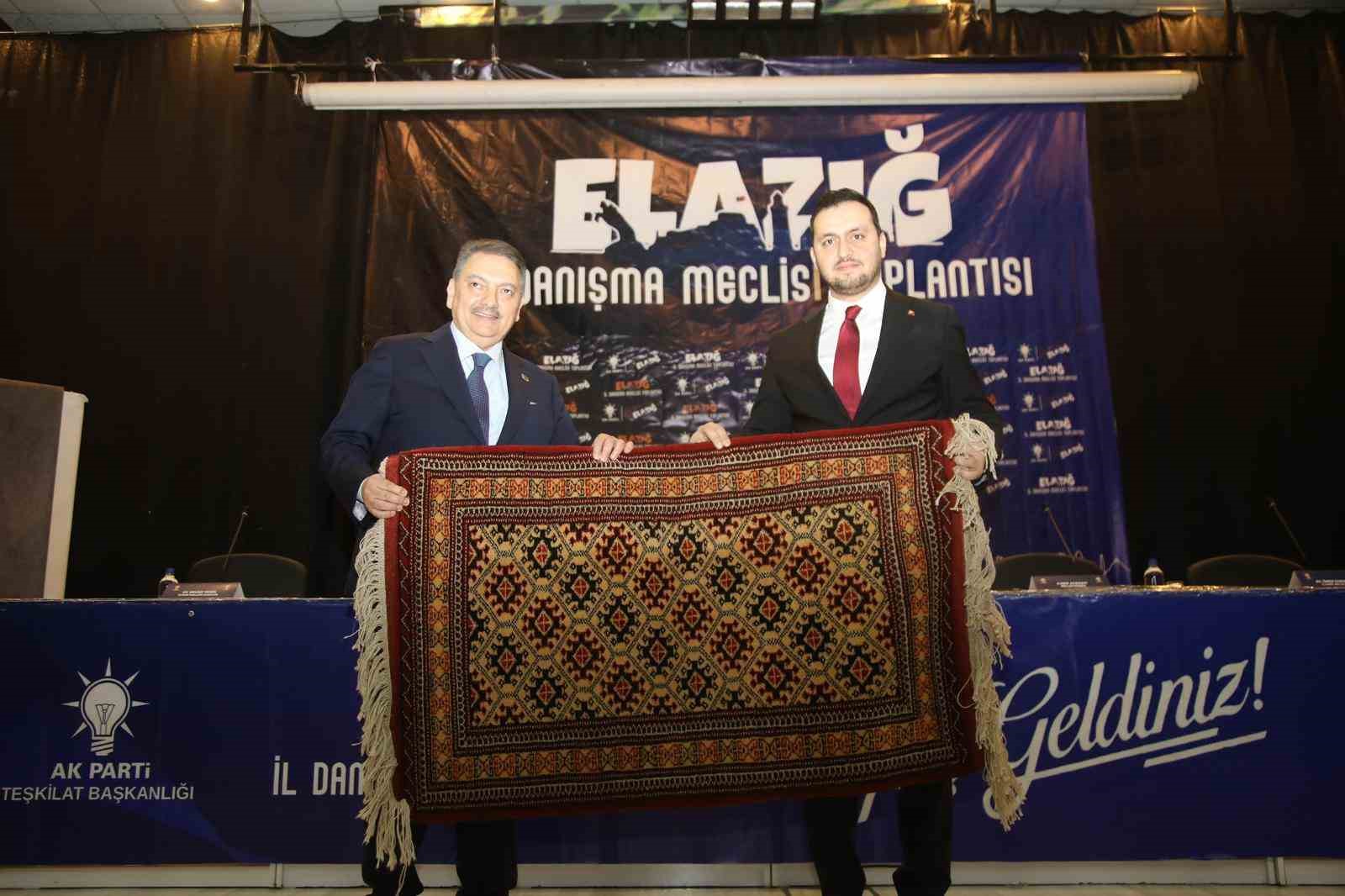 AK Parti Genel Başkan Yardımcısı &Ouml;ğ&uuml;tken: "Depremin ardından 455 bin konutu 2 bu&ccedil;uk yılda teslim ettik"
