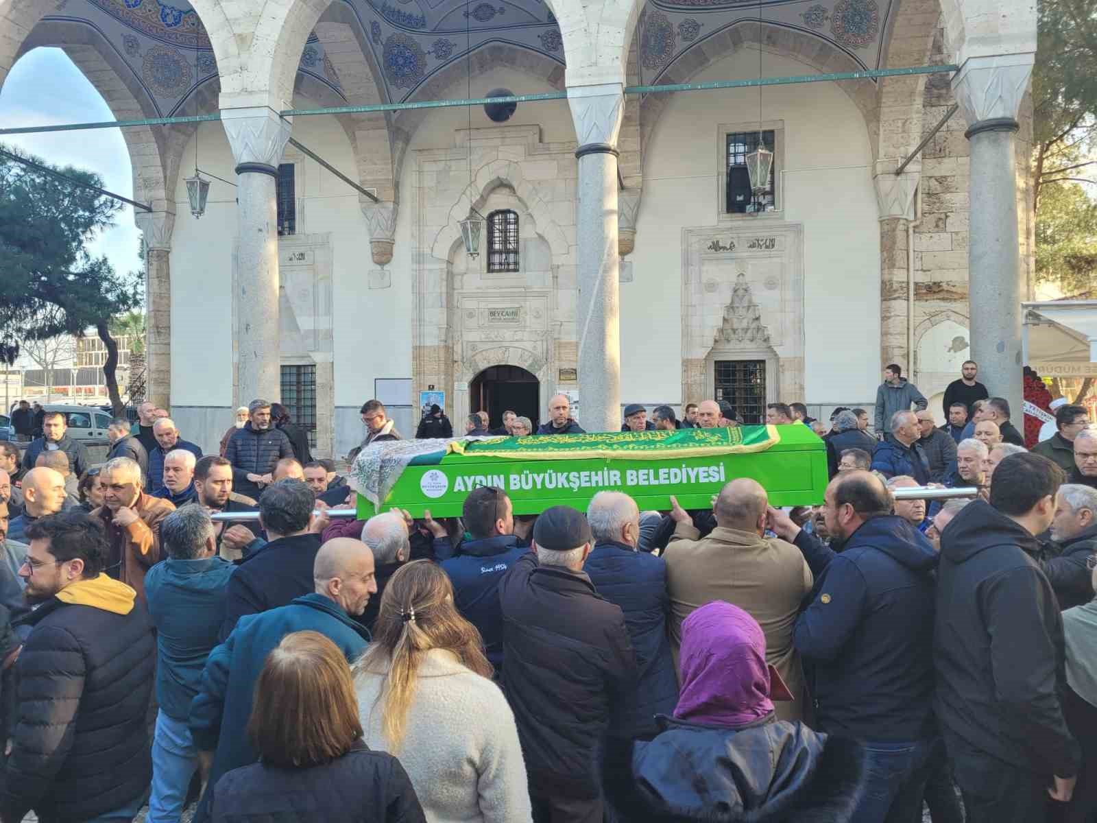 Genç yaşta hayatını kaybeden Sezer, son yolculuğuna uğurlandı