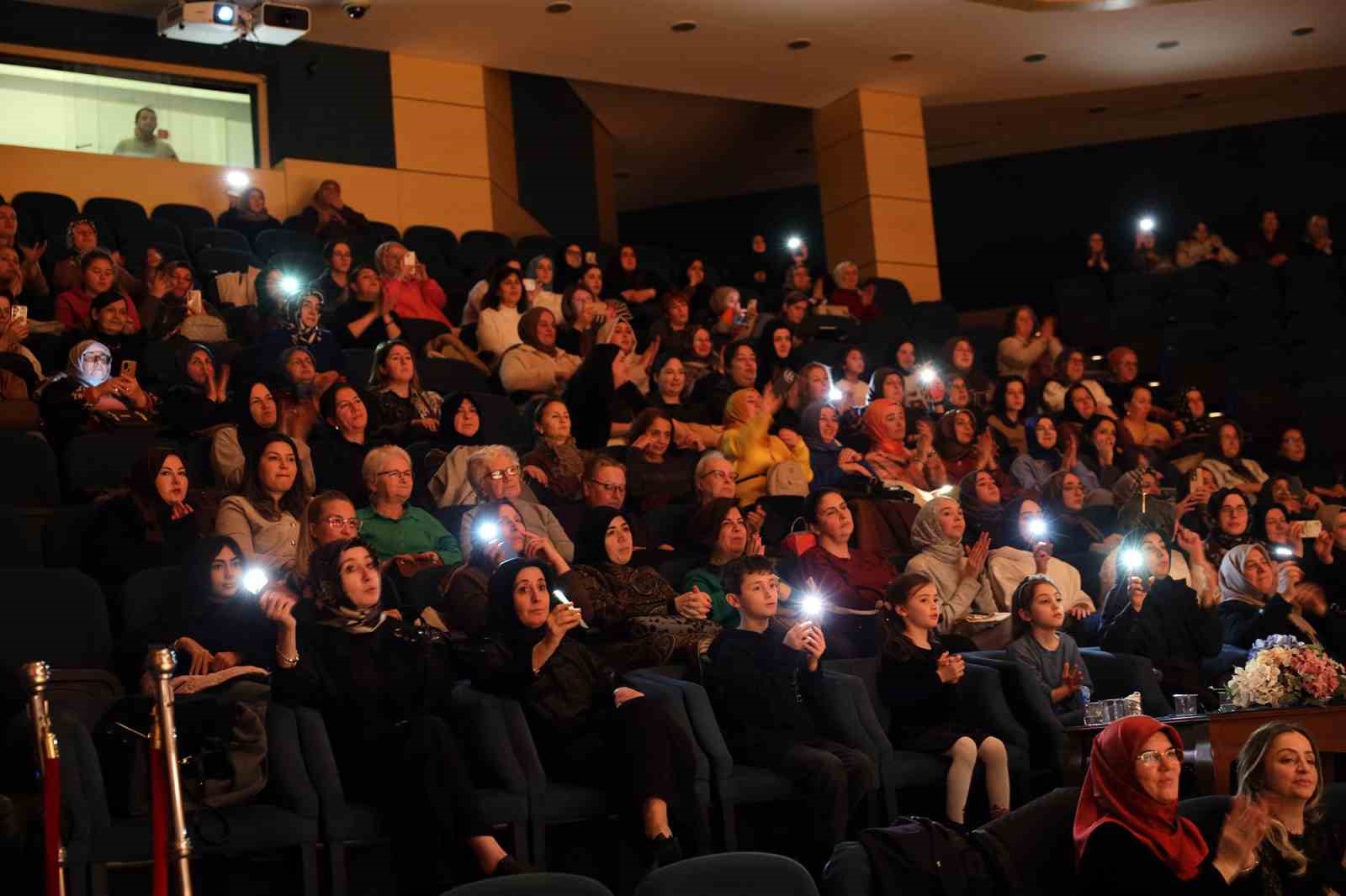 Kadınlara &ouml;zel "Unutulmayan Şarkılar" konserine yoğun ilgi
