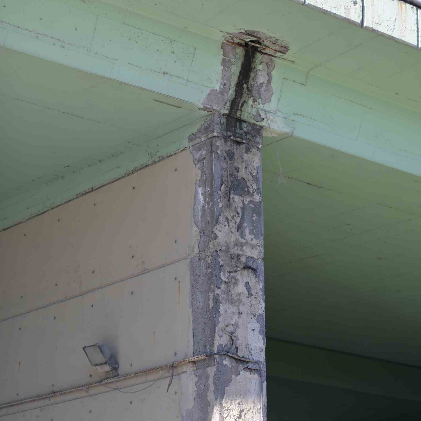 İBB&rsquo;ye Ait Balıkyolu K&ouml;pr&uuml;s&uuml; tehlike sa&ccedil;ıyor: Vatandaş isyanda
