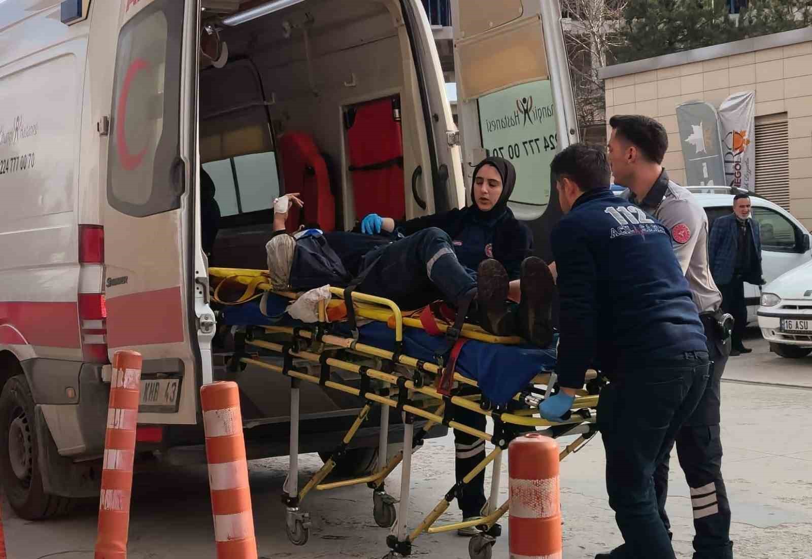 Makineye sıkışan işçi ağır yaralandı