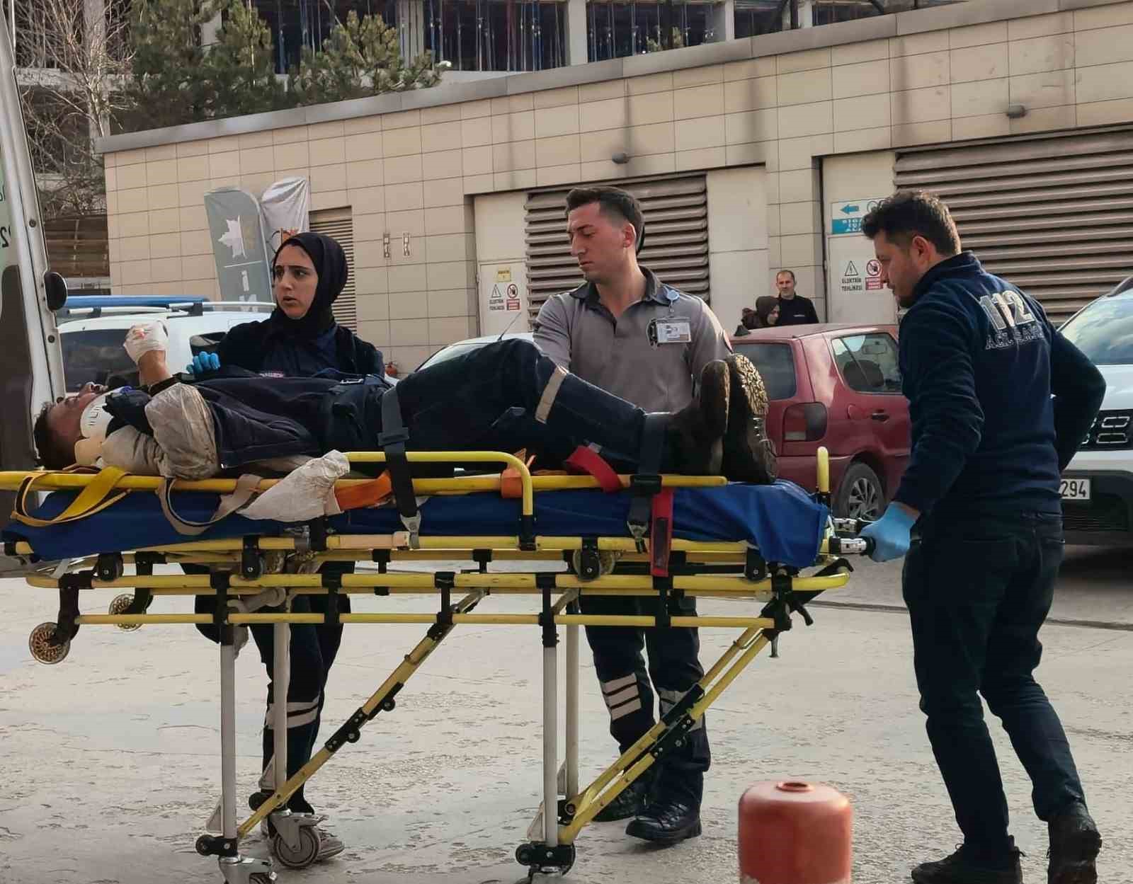 Makineye sıkışan işçi ağır yaralandı