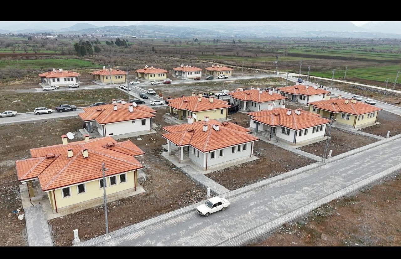 Osmaniye’de yapımı tamamlanan köy evleri hak sahiplerine teslim edildi