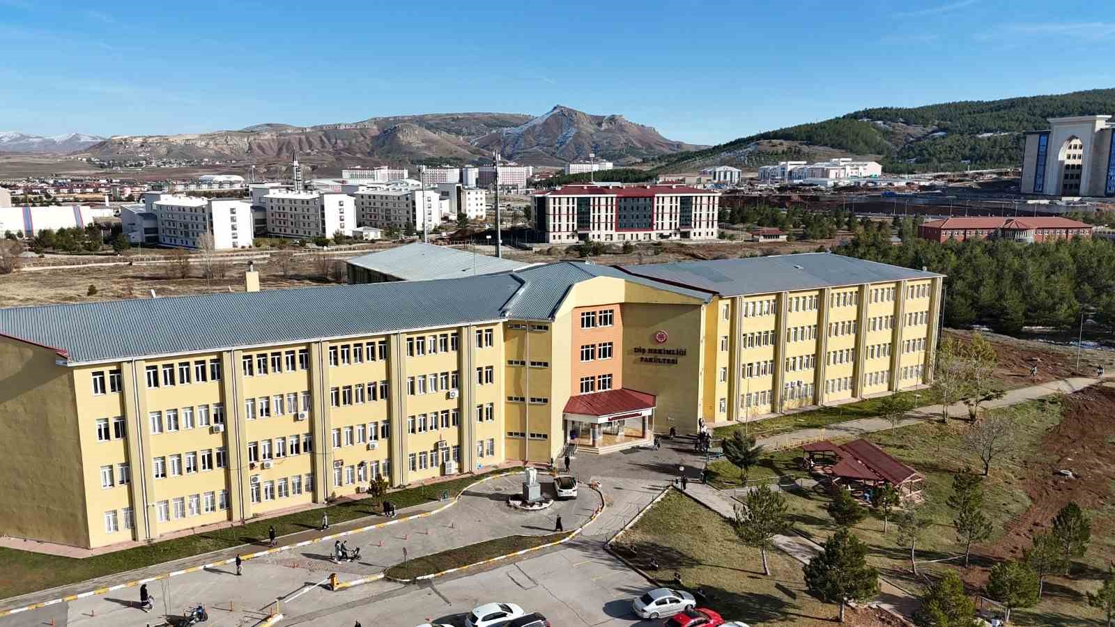 SC&Uuml; Diş Hekimliği Fak&uuml;ltesi, Koşullu Akreditasyon almaya hak kazandı
