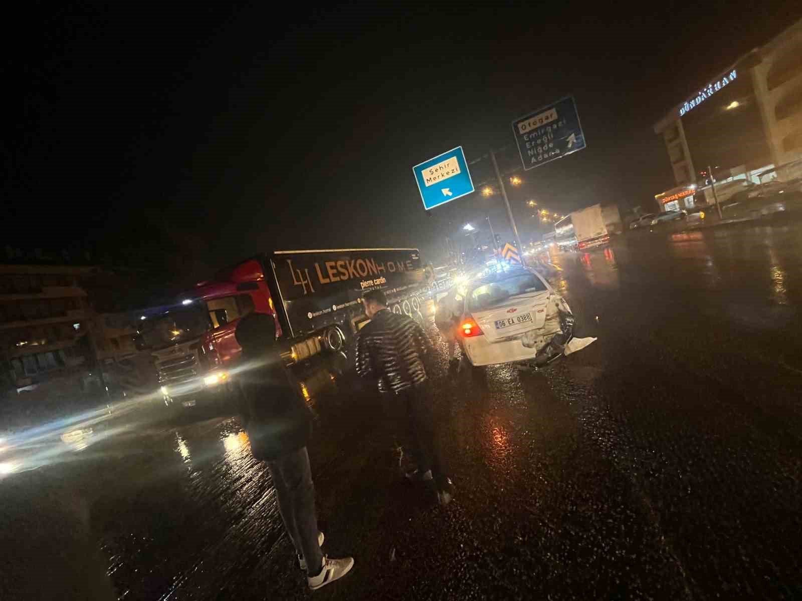 Konya’da tır otomobile çarptı: 2 yaralı