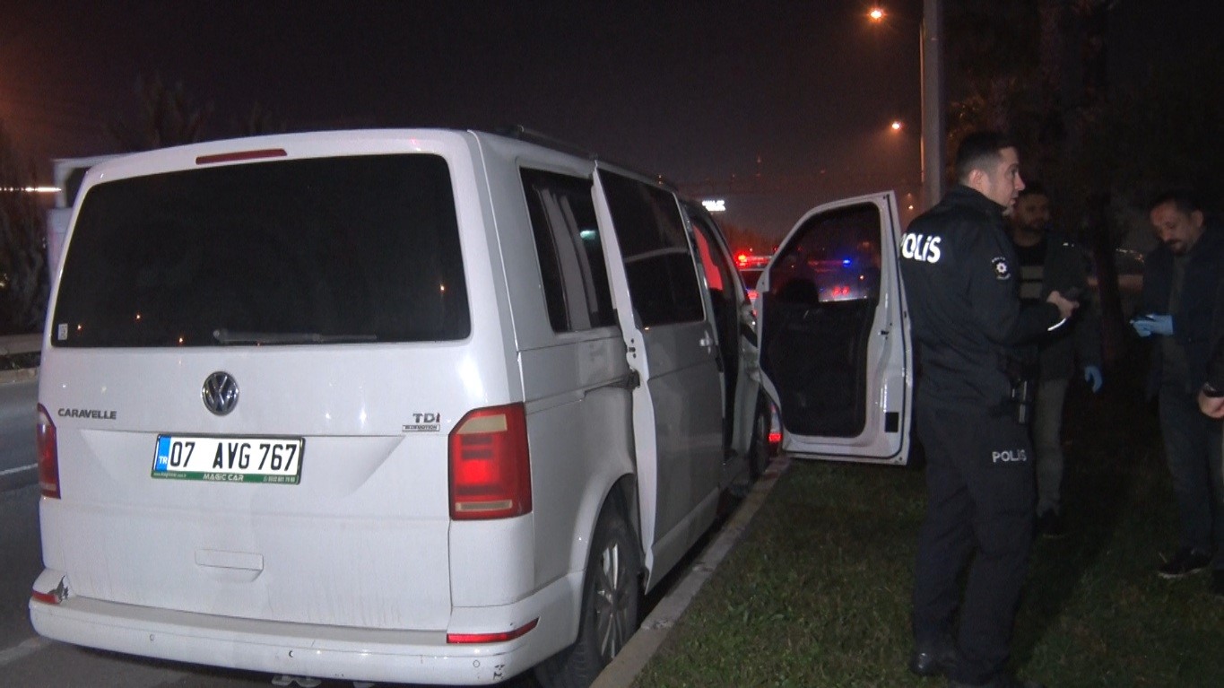 Antalya&rsquo;da bir kişi park halindeki ara&ccedil;ta &ouml;l&uuml; bulundu
