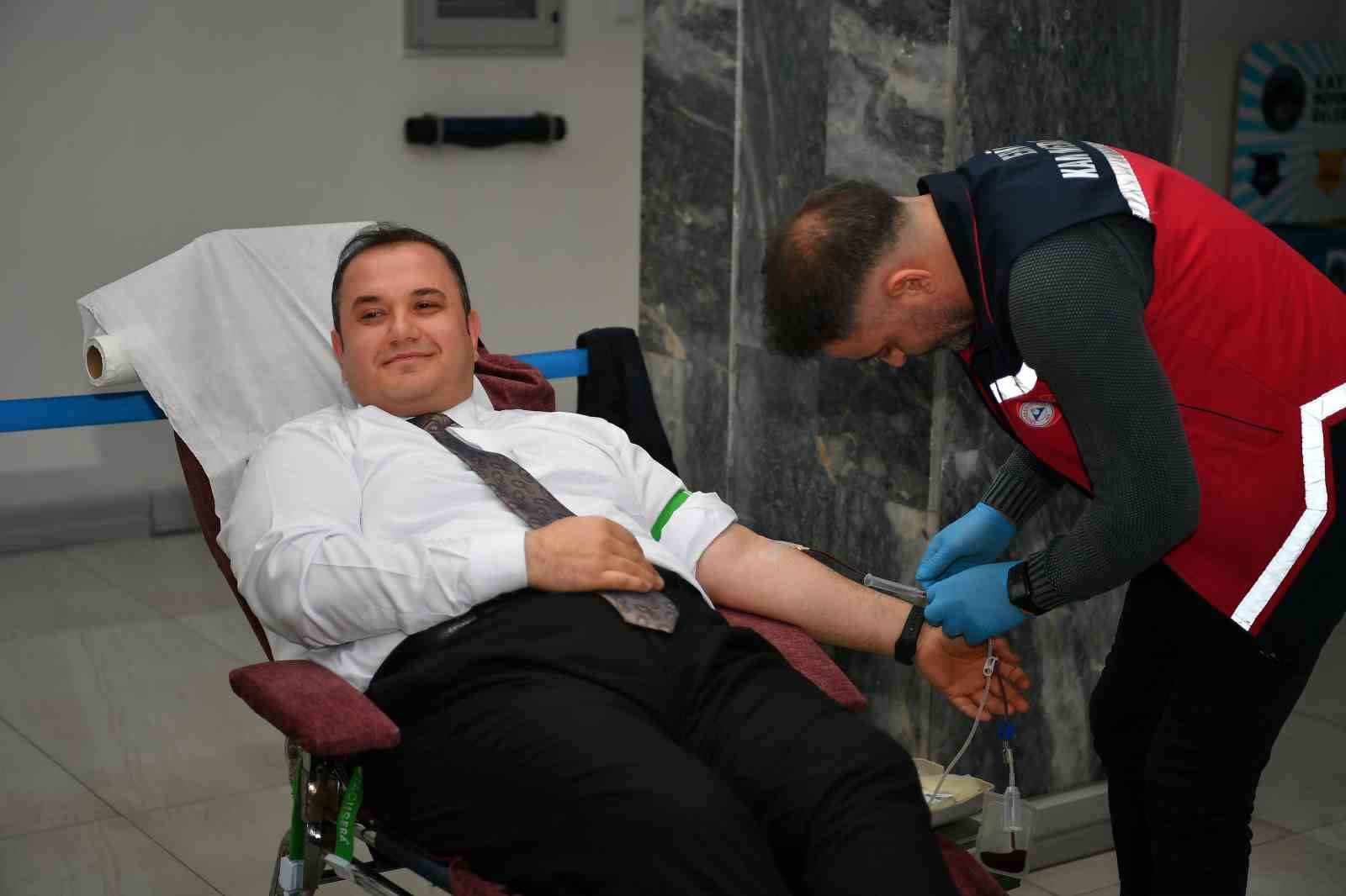 B&uuml;y&uuml;kşehir ve ER&Uuml; iş birliğinde d&uuml;zenlenen kan bağışı kampanyasına belediye personelinden destek
