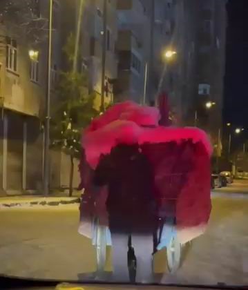 Diyarbakır’da polisten yürekleri ısıtan görüntü