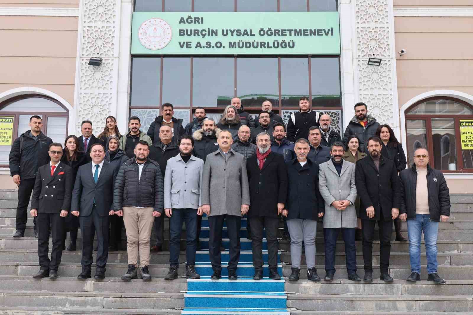 Ağrı Valisi Önder Bozkurt basın mensuplarıyla bir araya geldi