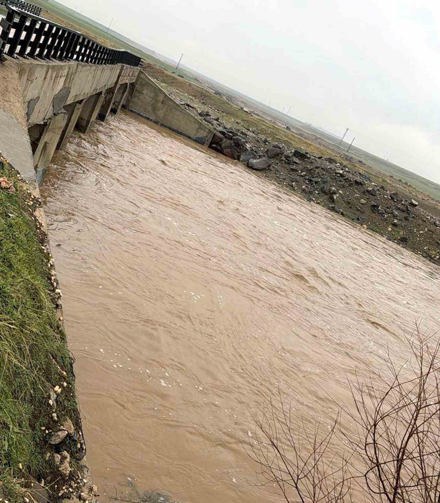 Araban Ovası’nda sağanak etkili oldu