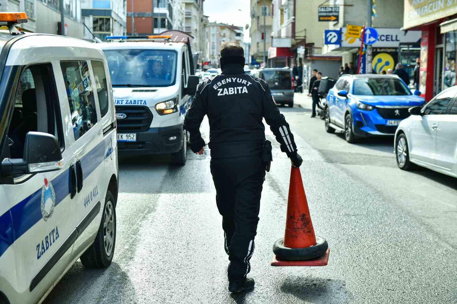 Esenyurt&rsquo;ta kaldırım işgaline ge&ccedil;it yok
