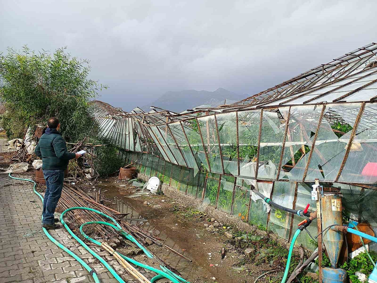 Seydikemer&rsquo;de hortumun vurduğu seralarda hasar tespit &ccedil;alışmaları başladı
