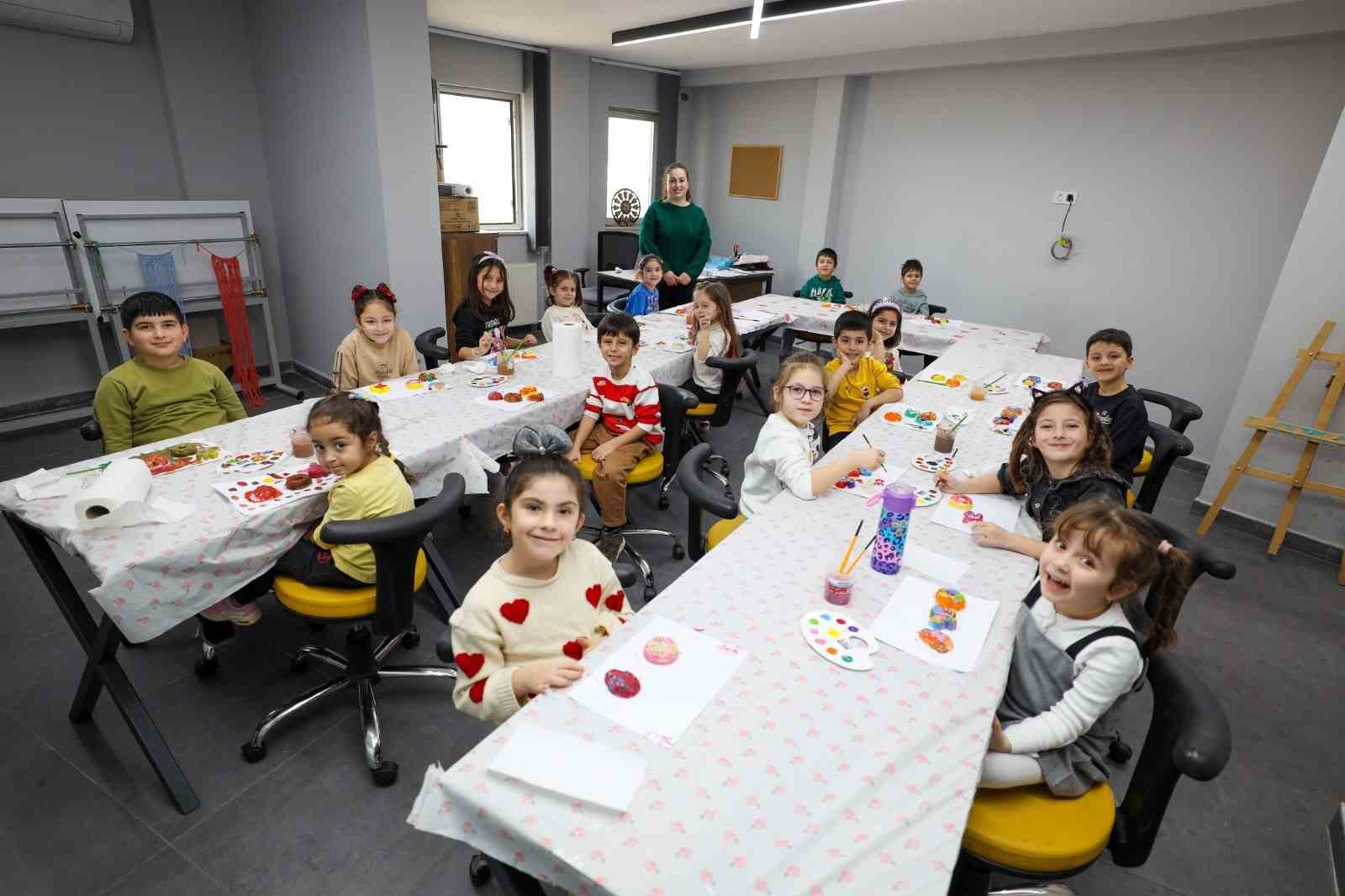 Başiskele&rsquo;de &ouml;ğrenciler yarıyıl tatilini at&ouml;lye &ccedil;alışmalarıyla değerlendiriyor
