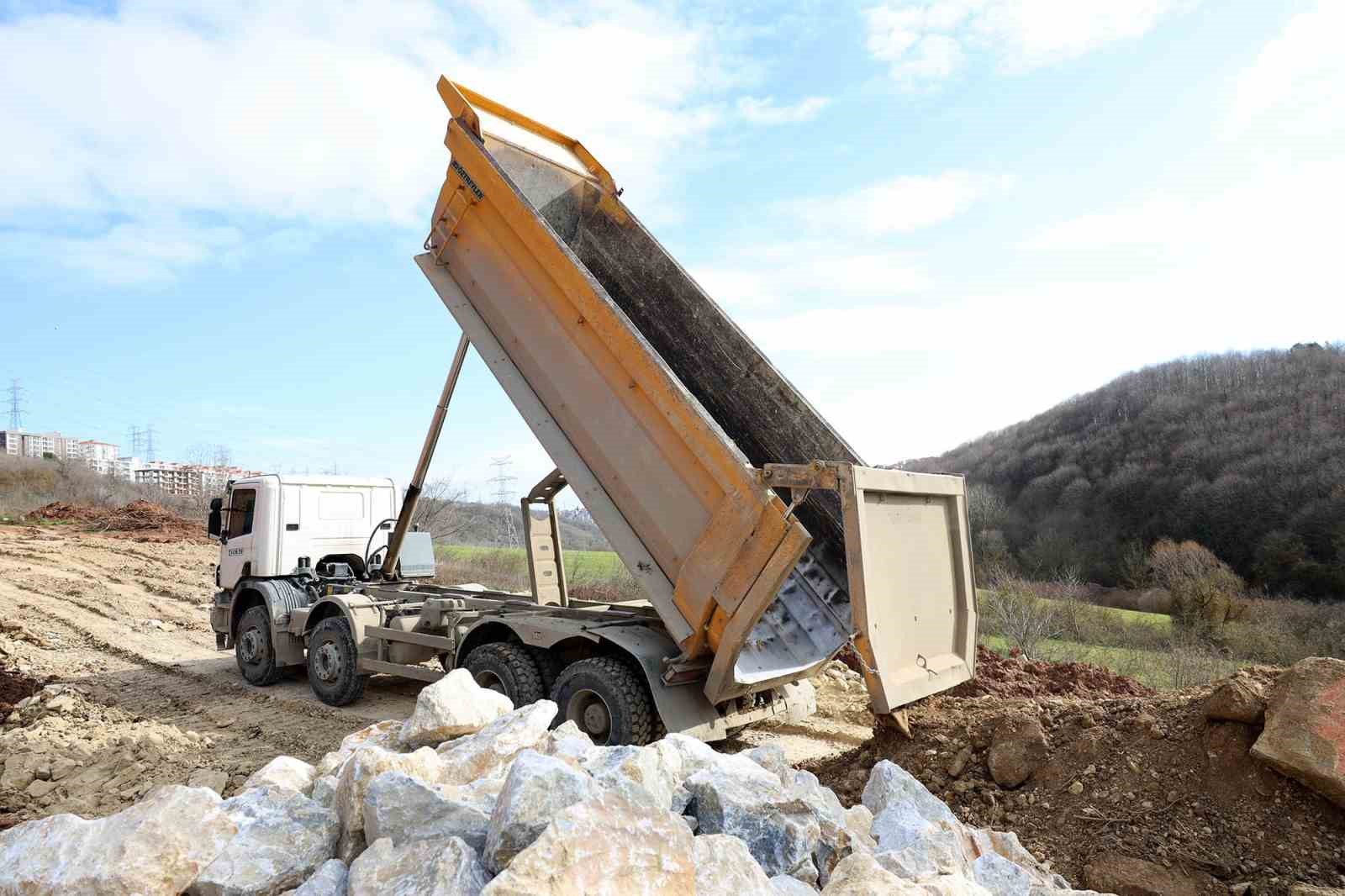 Serdivan ve Beşk&ouml;pr&uuml; birbirine bağlanıyor: Makineler sahaya indi

