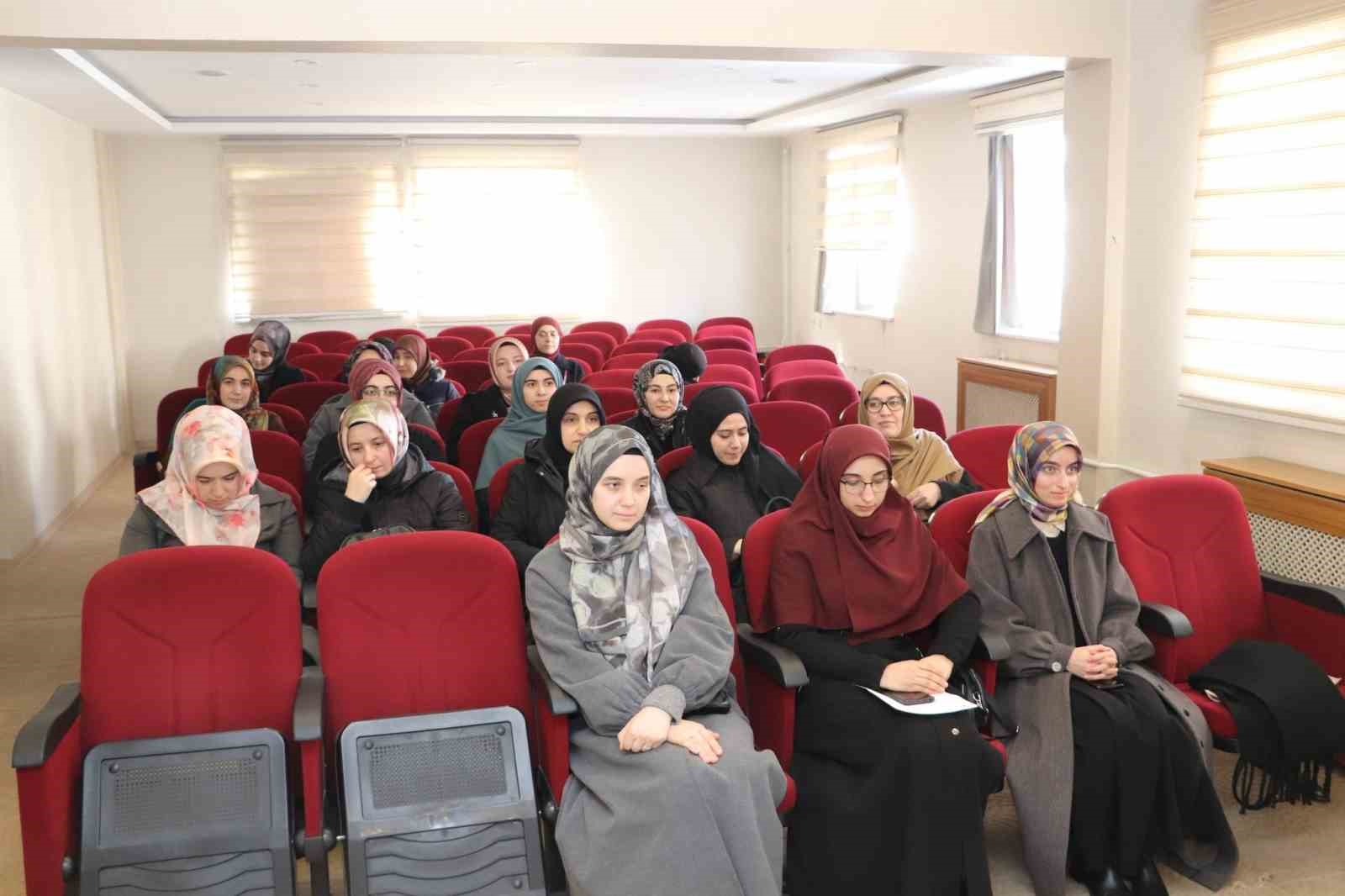 Kur&rsquo;an Kursu &ouml;ğreticileri sertifikaları aldı
