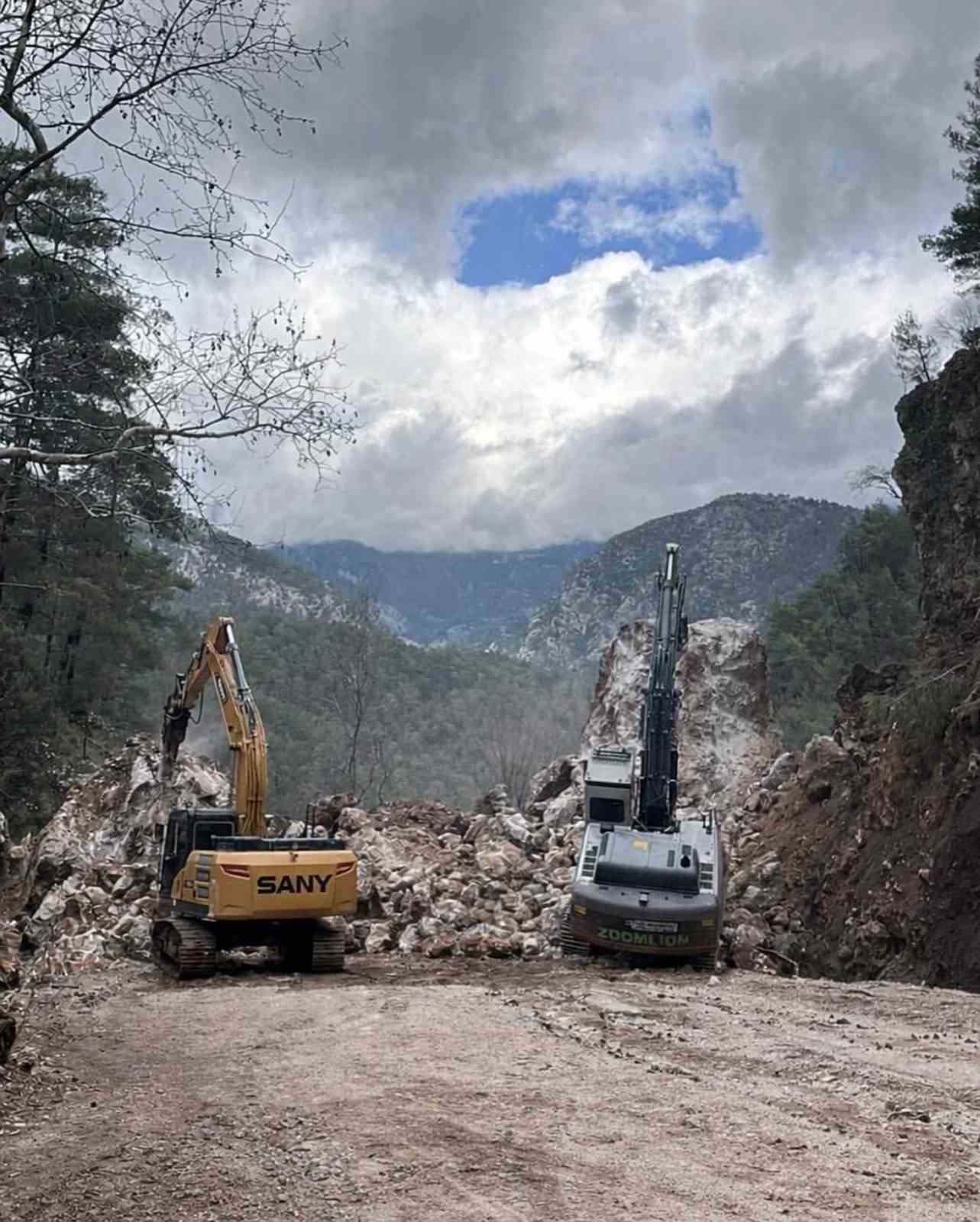Heyelan su isale hatlarına zarar verdi