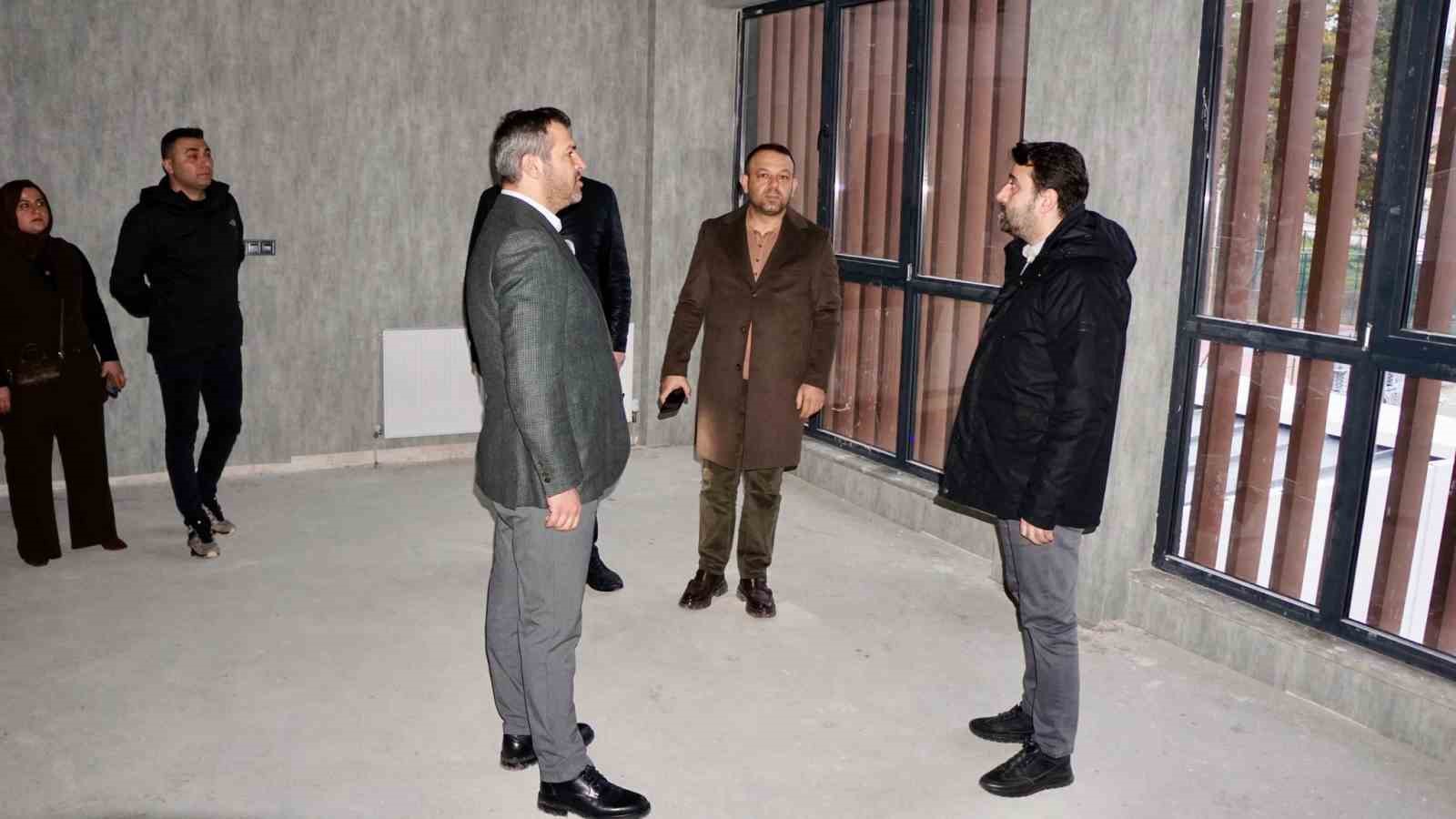 Milletvekili Cem Şahin, Karab&uuml;k Belediyesi&rsquo;nin &ccedil;alışmalarını yerinde inceledi
