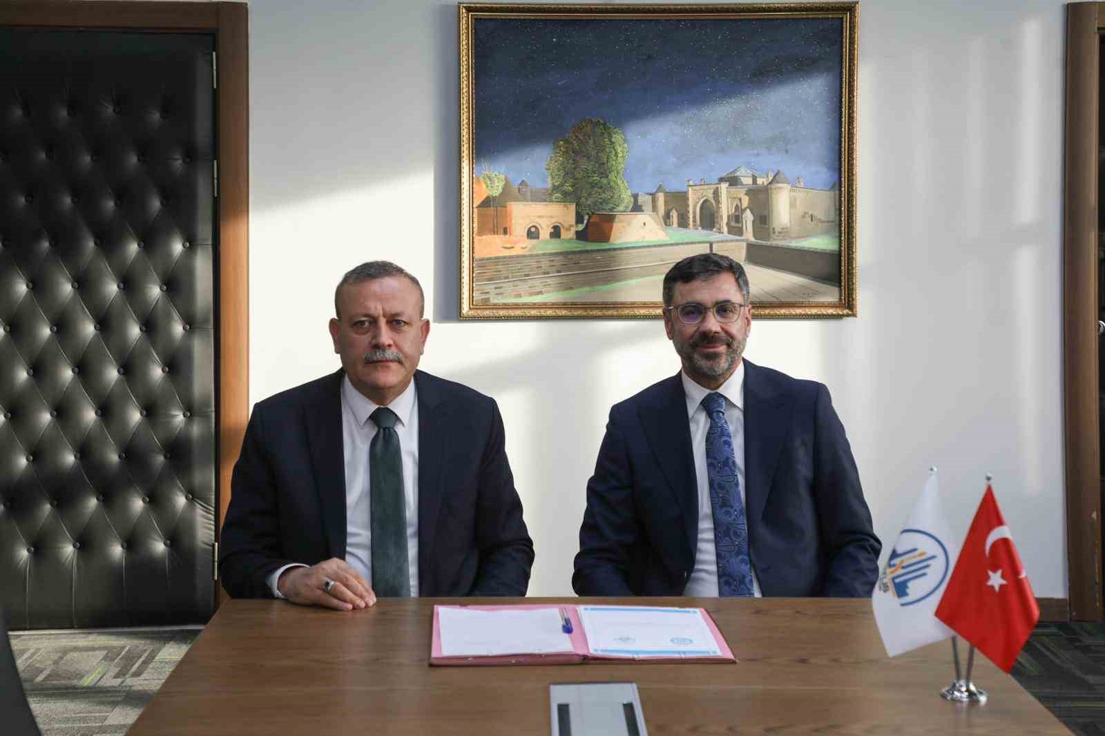 BE&Uuml; ile Bitlis Belediyesi arasında dijital eğitimde iş birliği protokol&uuml; imzalandı
