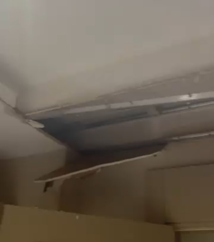 Yeni yapılan binada mutfağın tavanı &ccedil;&ouml;kt&uuml;... O anlar kamerada
