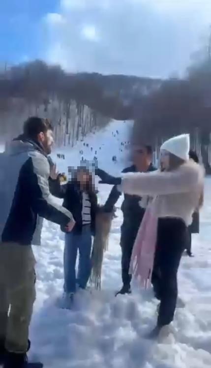 Kartepe&rsquo;de tartışma kavgaya d&ouml;nd&uuml;: Baba, &ccedil;ocuklarının yanında darp edildi
