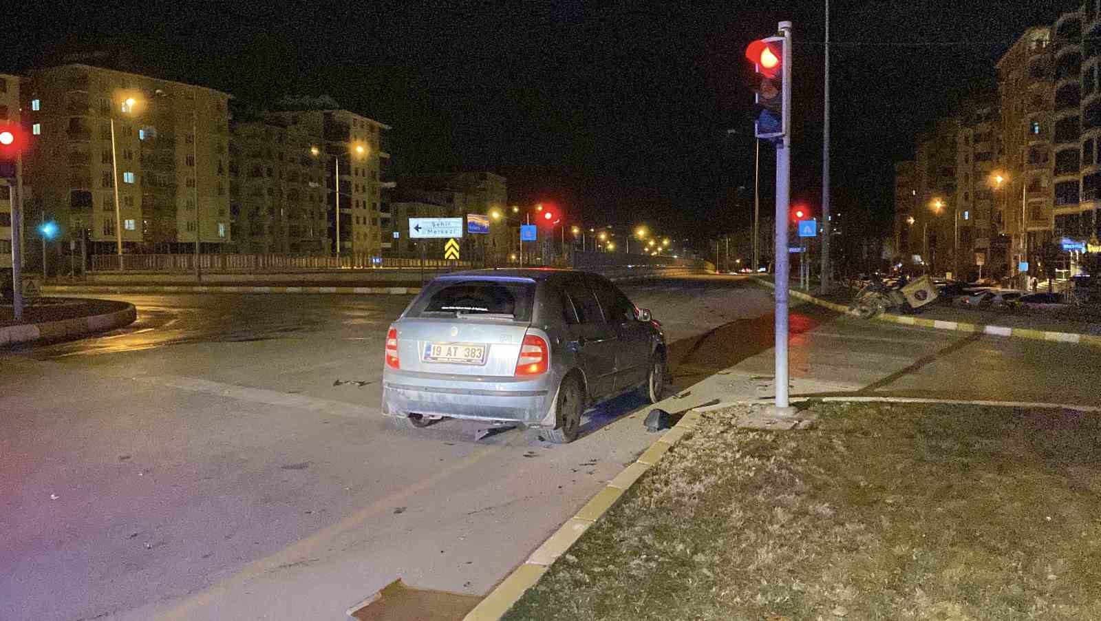 &Ccedil;orum&rsquo;da otomobil ile motosiklet &ccedil;arpıştı: 1 yaralı
