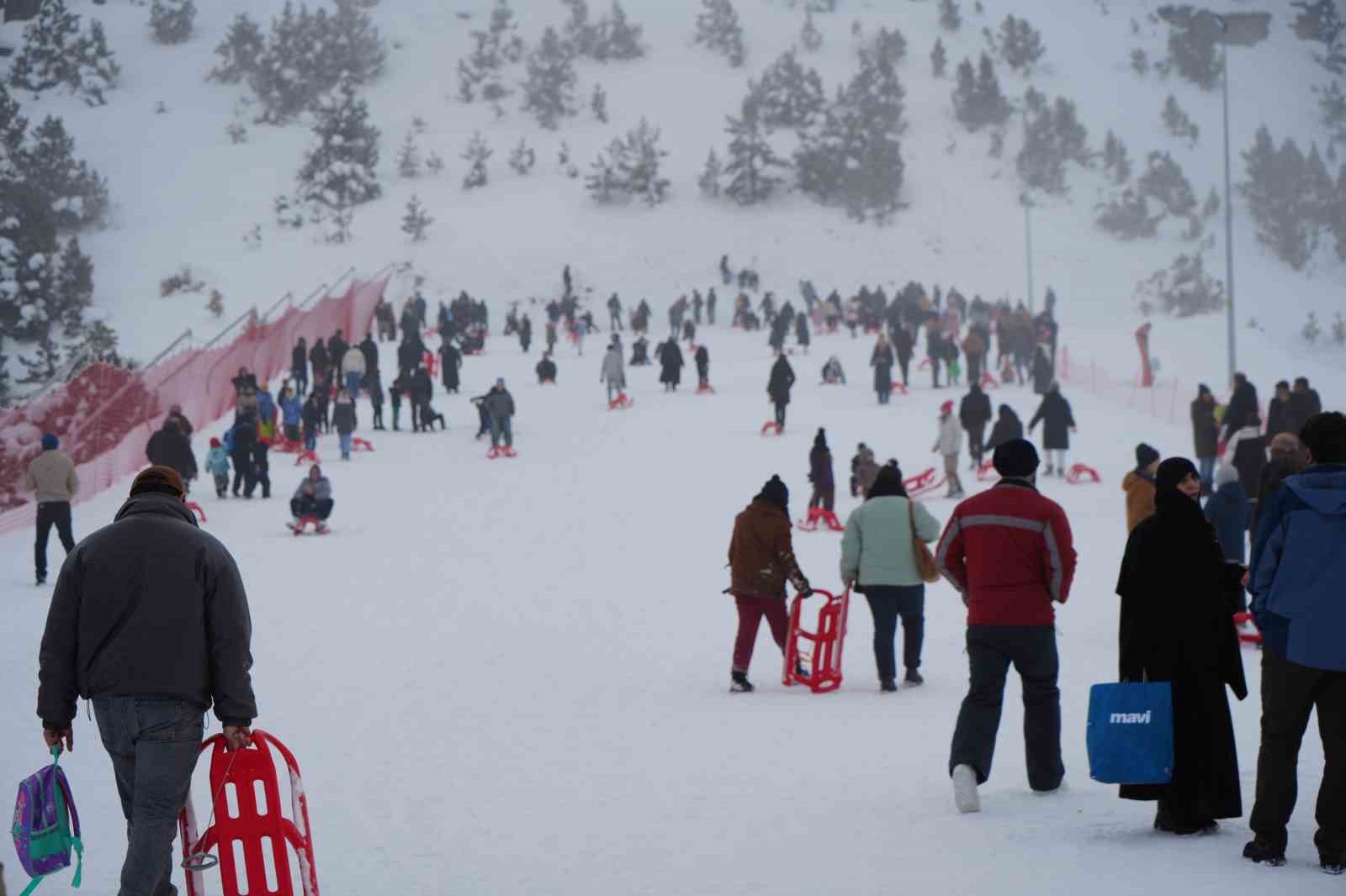 Ergan’da kayak ve kızak keyfi
