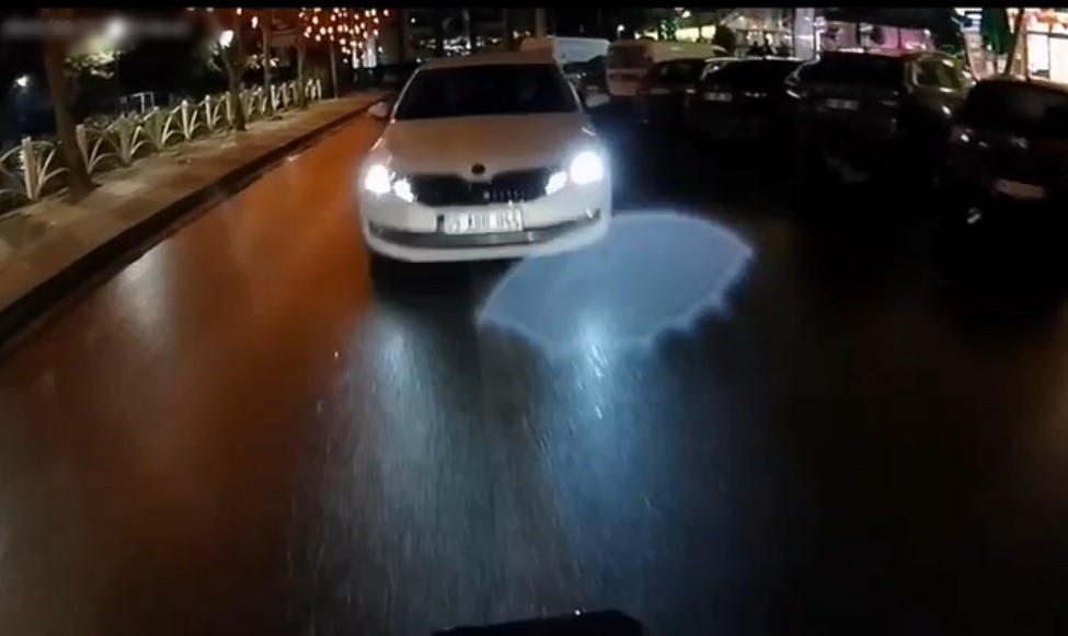 Tekirdağ’da motosikletle otomobilin kafa kafaya çarpıştığı kaza kamerada