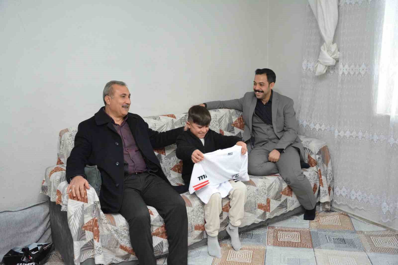 Kaymakam Uzun, Türkiye şampiyonunu ziyaret etti