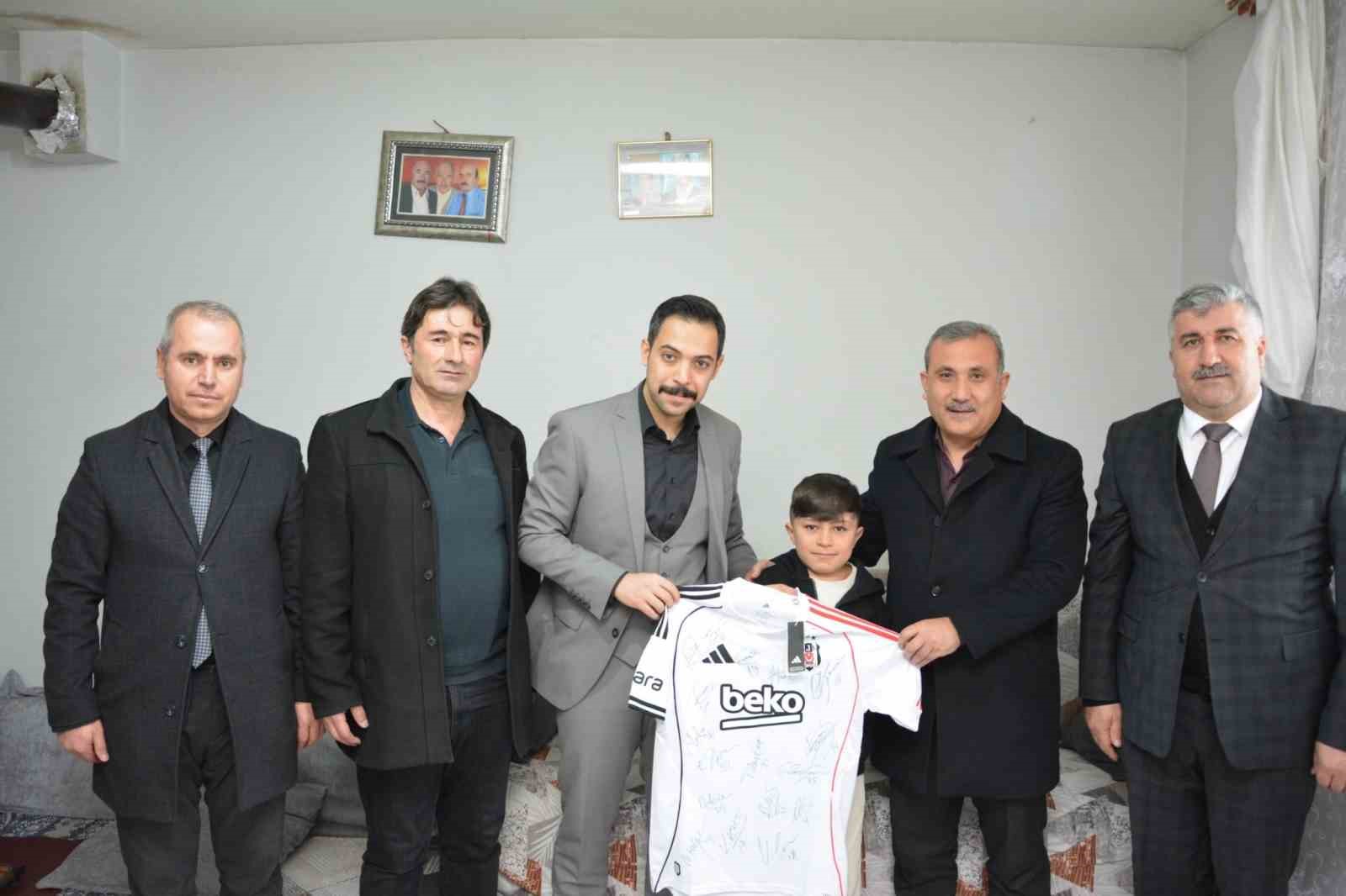 Kaymakam Uzun, T&uuml;rkiye şampiyonunu ziyaret etti
