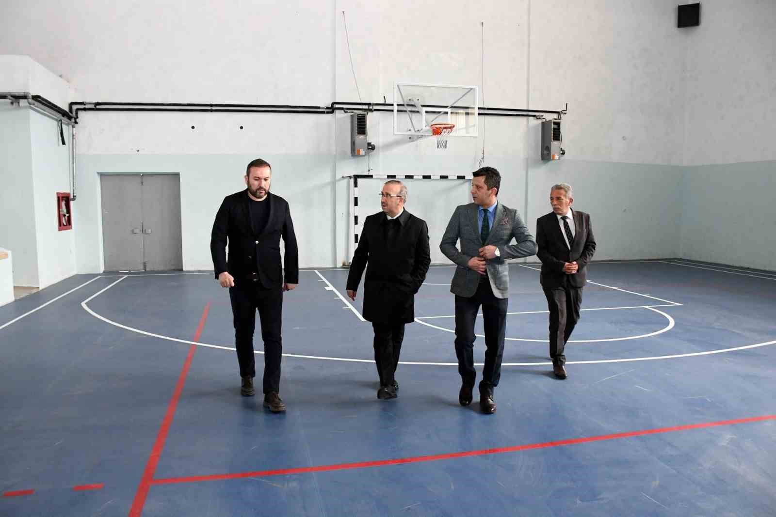 Y&uuml;k&uuml;ml&uuml;lerin temizlediği lisenin fiziki imk&acirc;nları değerlendirildi
