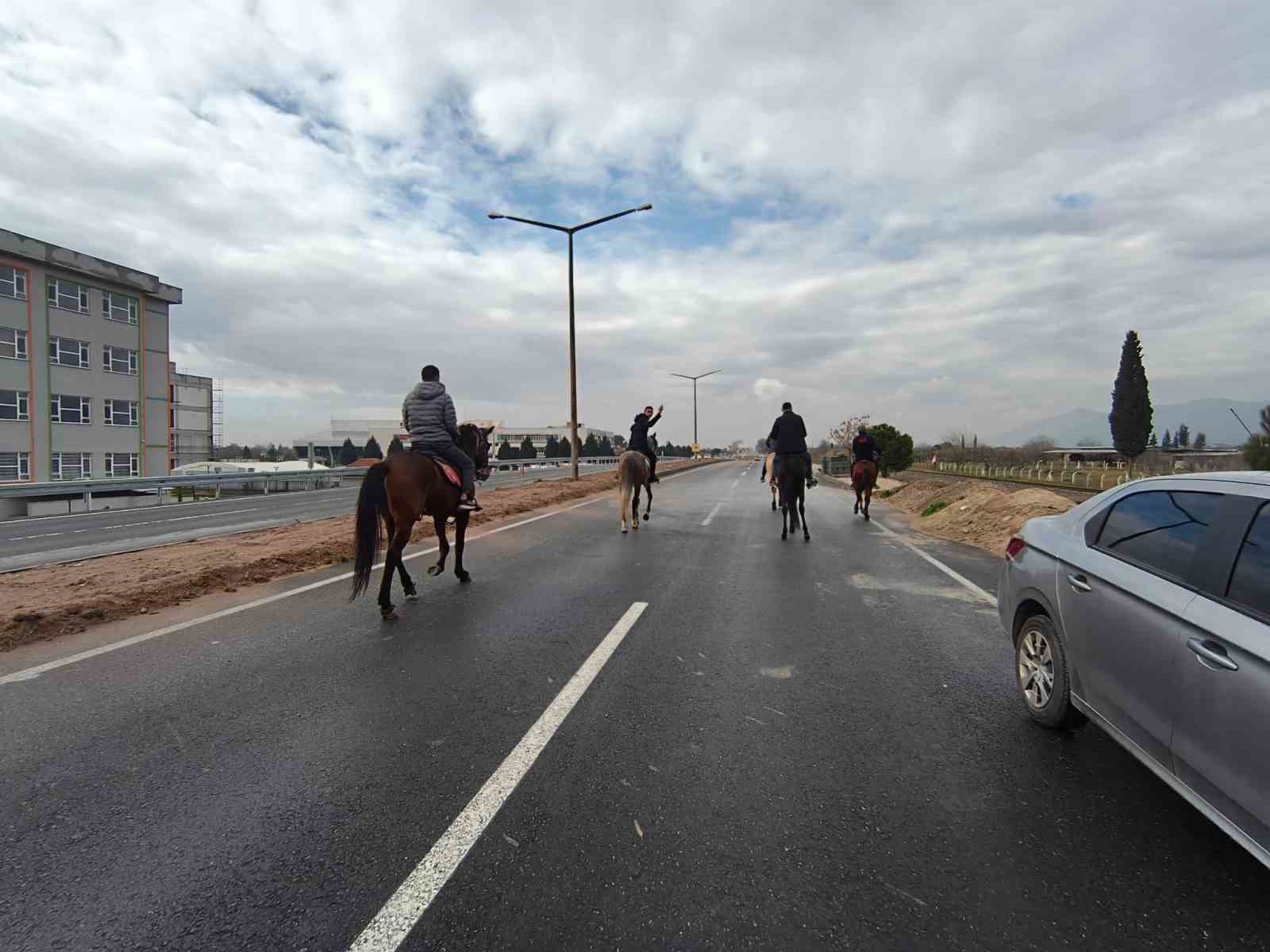 İncirliova&rsquo;da Rahvan atları yarışlara hazırlanıyor
