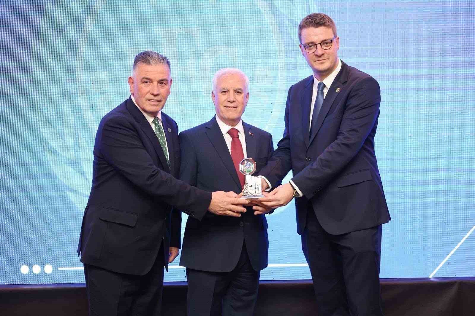 Bursa Fan Clup&rsquo;te bayrak değişimi
