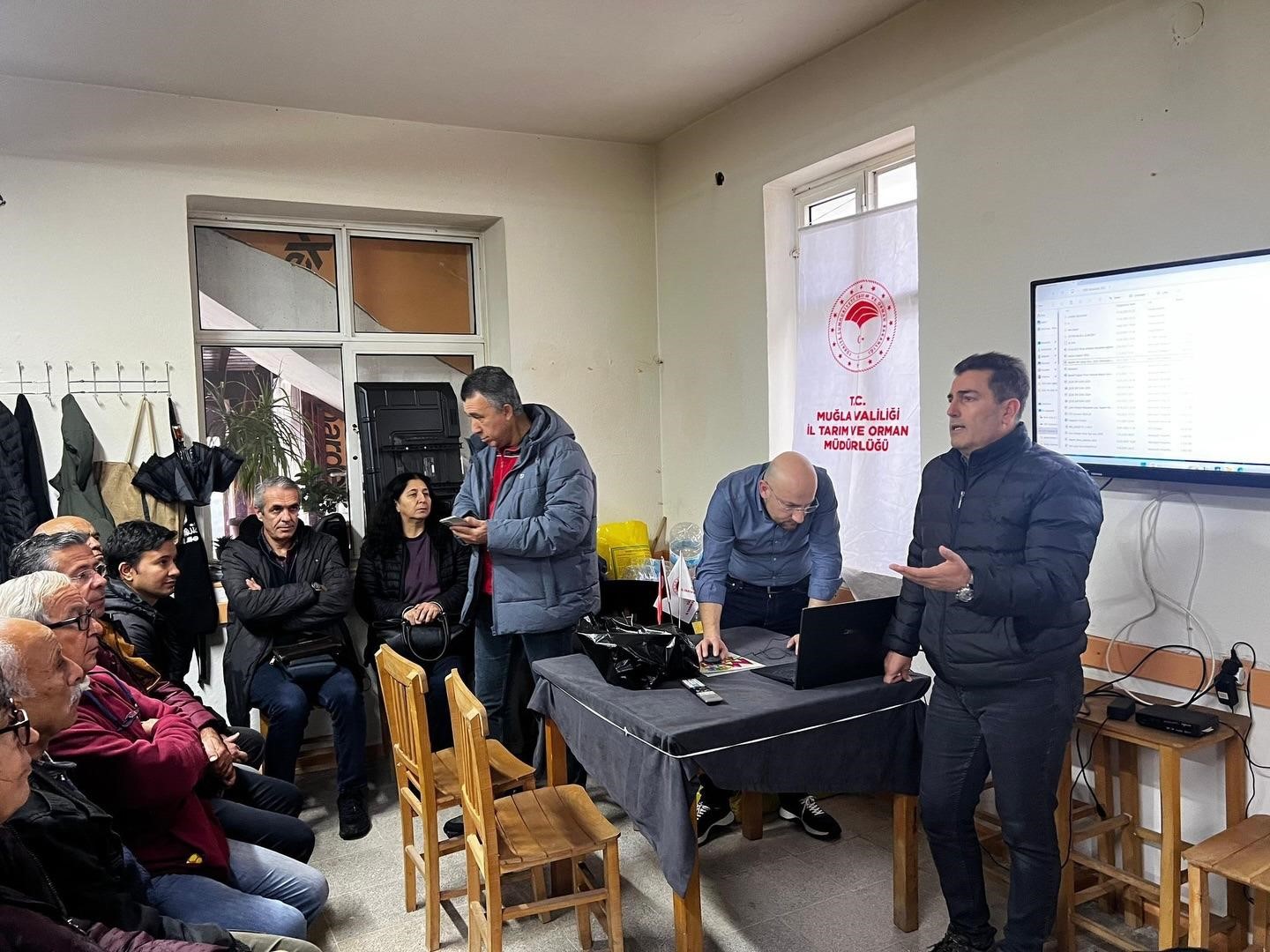 Dat&ccedil;a&rsquo;da &uuml;reticilere &rsquo;badem hastalık ve zararları&rsquo; eğitimi verildi
