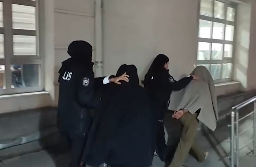 Fuhuş pazarlığı yaptıkları şahsın altın ve dövizlerini çalan kadınlar yakalandı