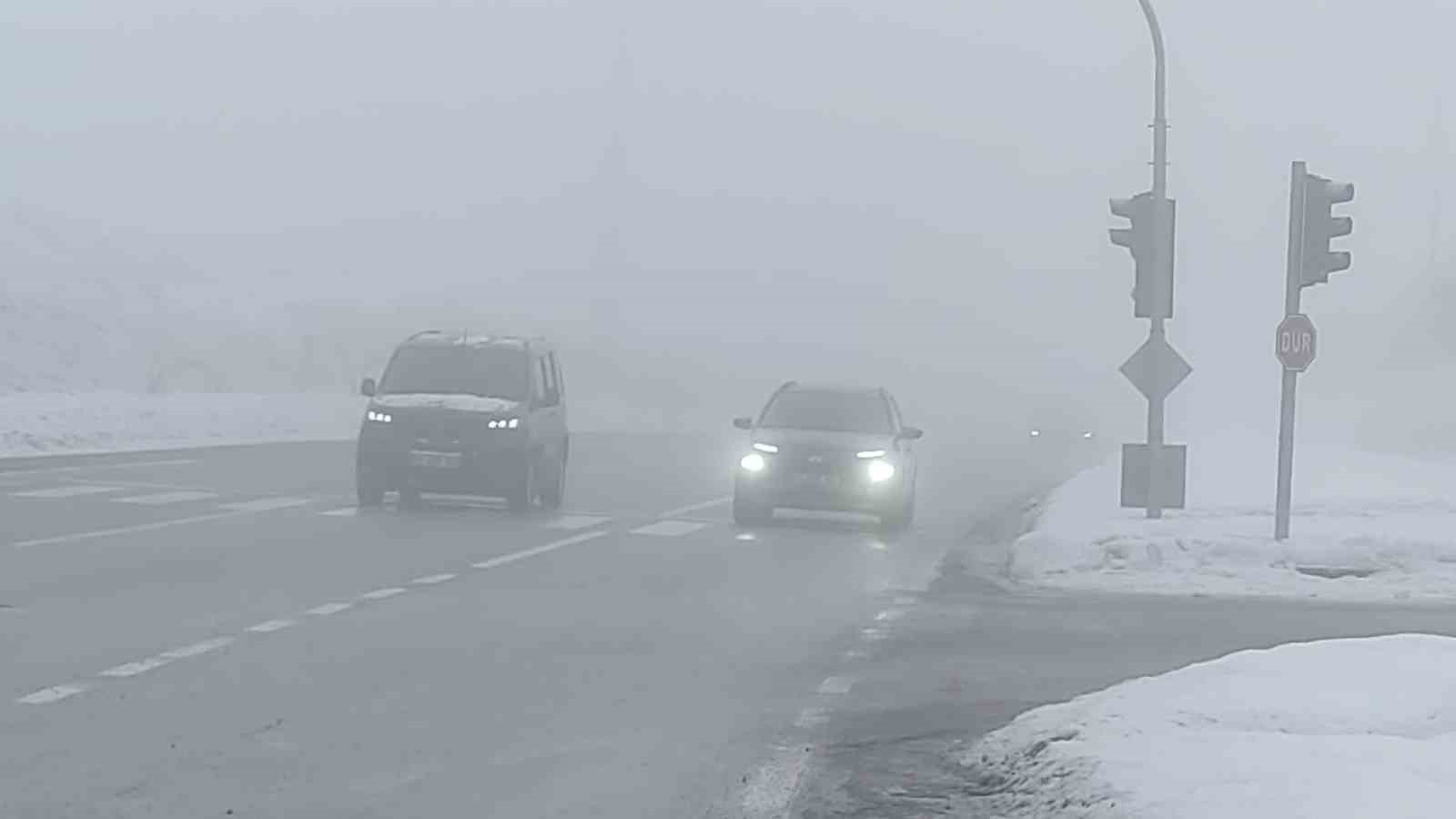 Bingöl’de yoğun sis görüş mesafesini düşürdü: Sürücüler zor anlar yaşadı