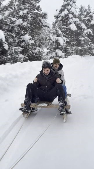 Şavşat&rsquo;ta geleneksel tahta kızaklarla kış eğlencesi
