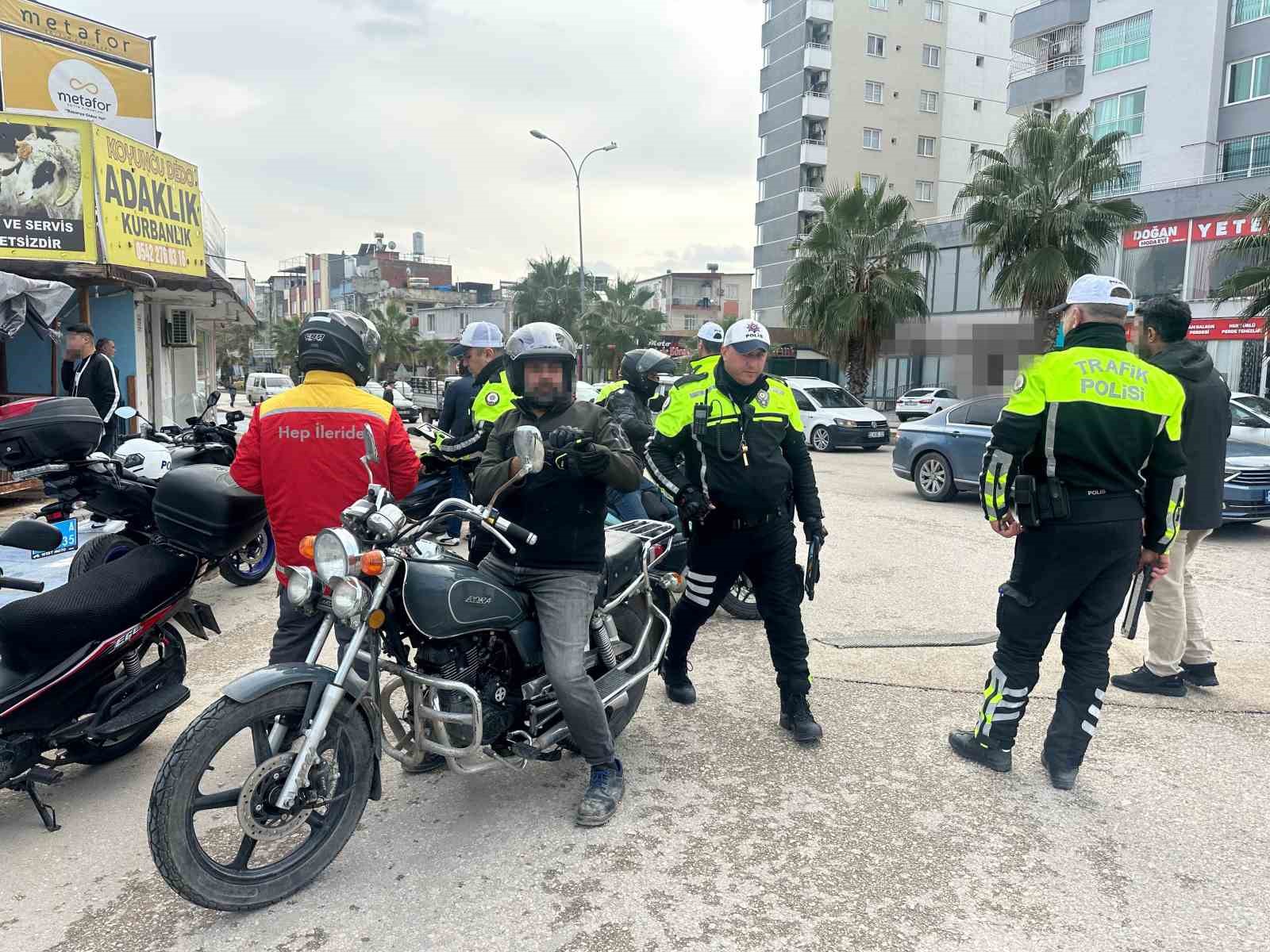 Polis bir günde 228 motosiklet sürücüsüne 1,2 milyon lirayı aşan ceza kesti
