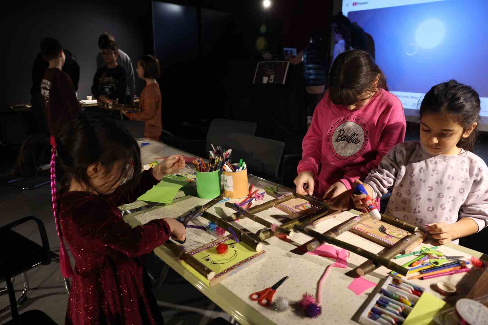 &Ccedil;ocuklar Nil&uuml;fer&rsquo;de hayallerindeki liri tasarladı
