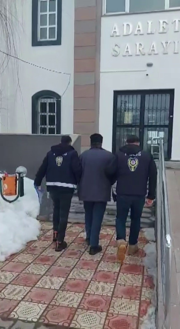 Sivas&rsquo;ta yakalanan firari h&uuml;k&uuml;ml&uuml; cezaevine g&ouml;nderildi
