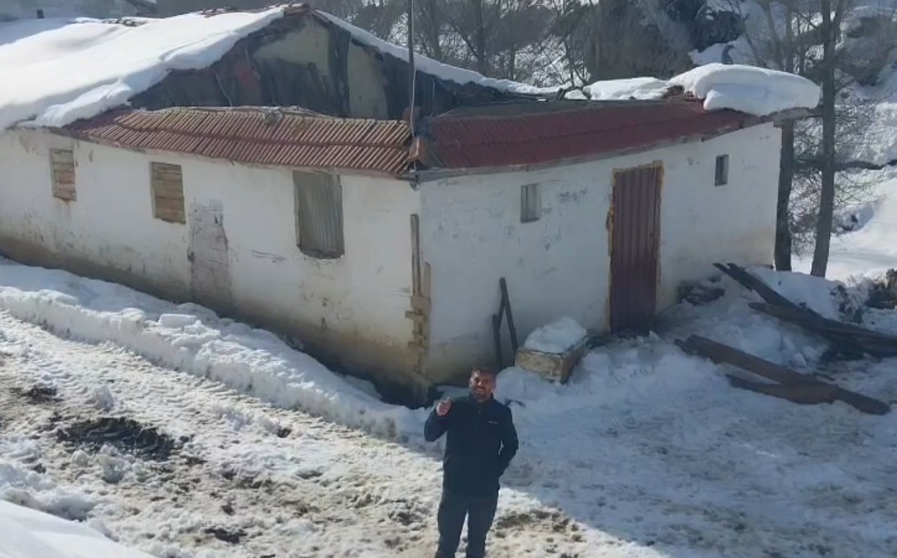 Tokat&rsquo;ta ahırın &ccedil;atısı &ccedil;&ouml;kt&uuml;
