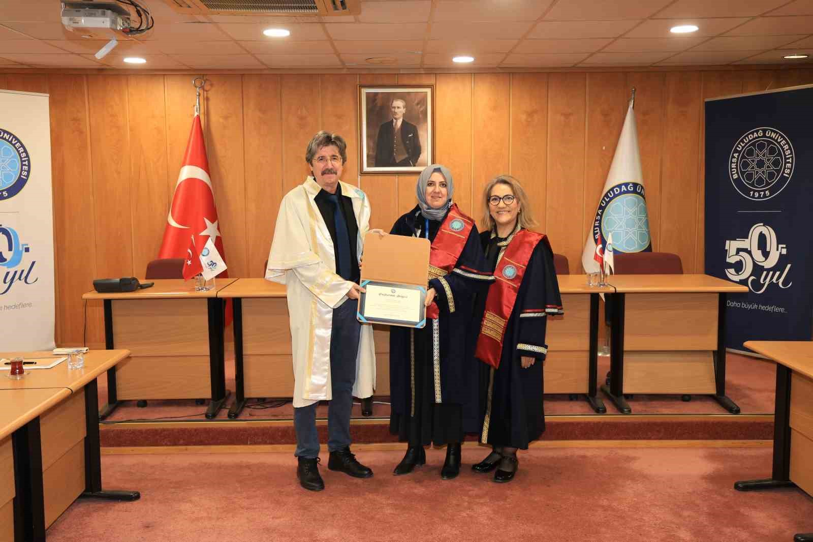 BU&Uuml;&rsquo;de profes&ouml;rl&uuml;k belgeleri t&ouml;renle takdim edildi
