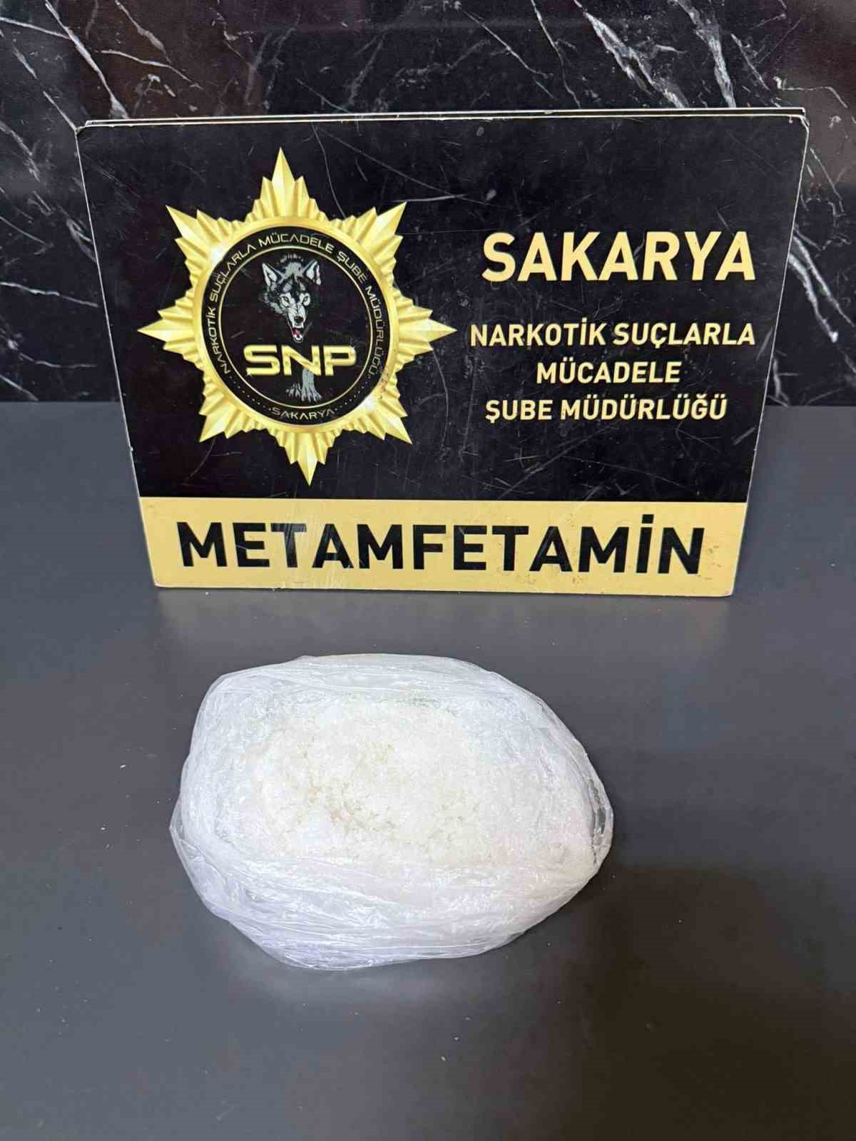 Polis uyuşturucuya geçit vermiyor: 2 ilçede 7 şüpheli gözaltına alındı