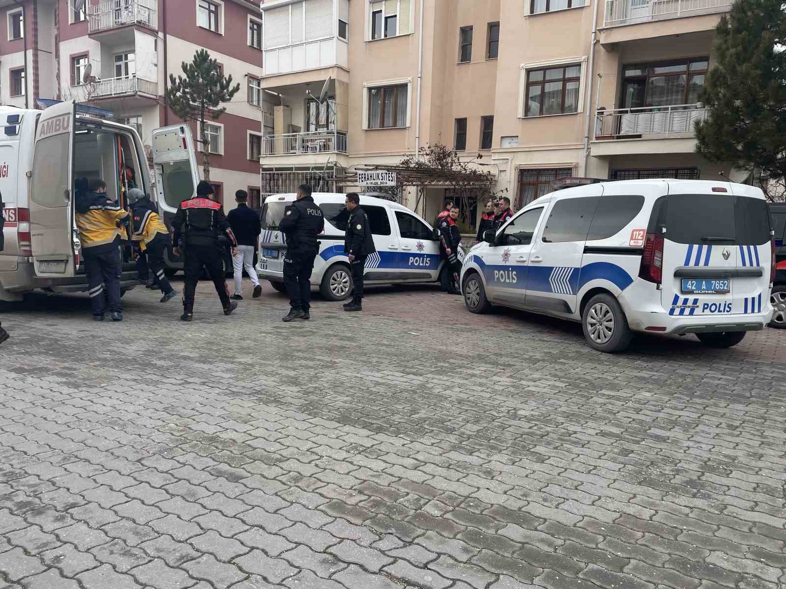 Tüfeğini temizlerken kazara kendini vurdu