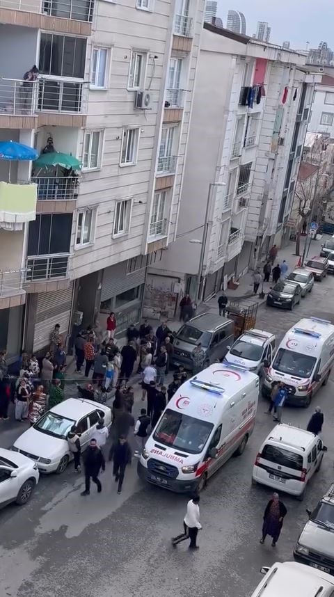 Eve kitlenen genç kadın kendini camdan attı; O anlar kamerada
