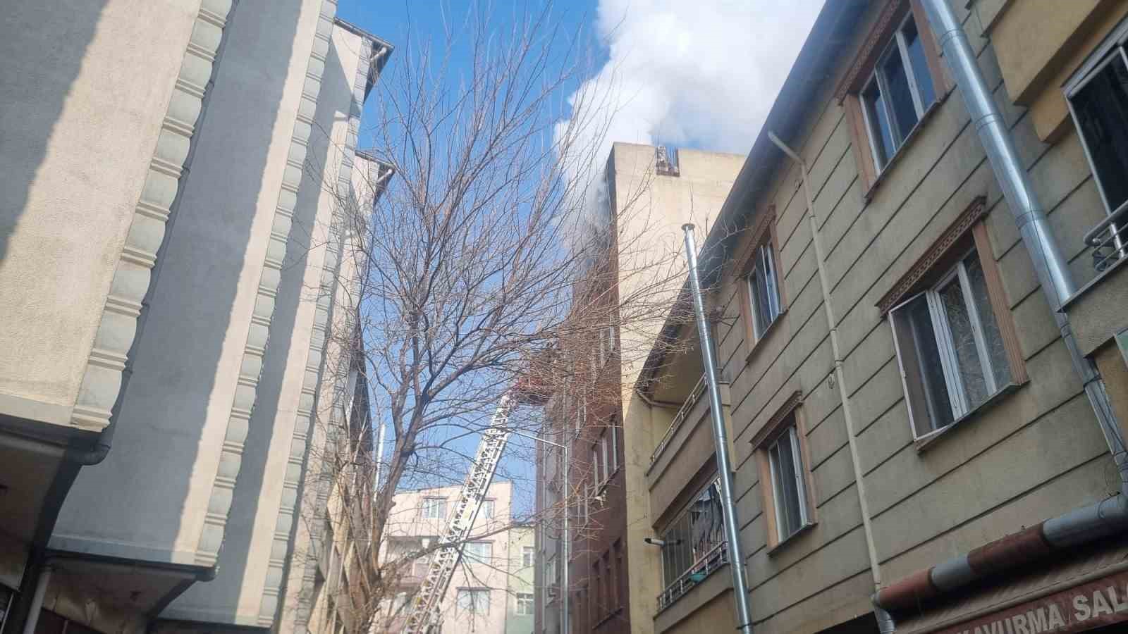 Iğdır’da iki ayrı yangın korkuttu