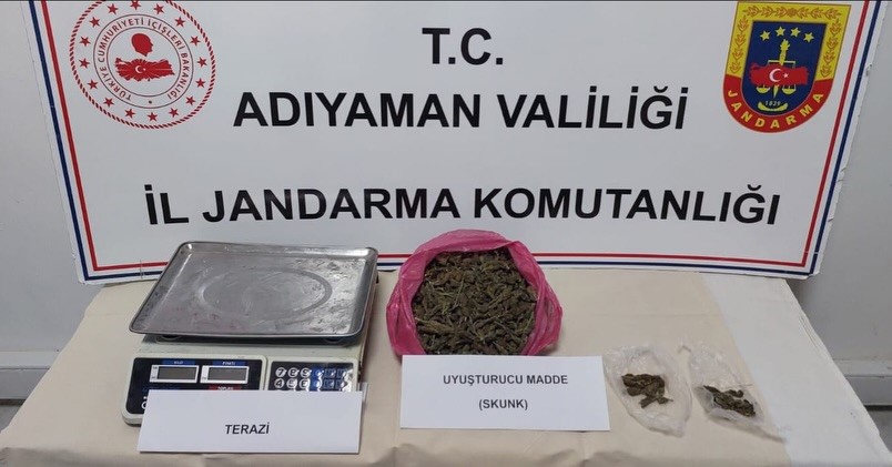 Kahta&rsquo;da uyuşturucu operasyonu: 7 g&ouml;zaltı
