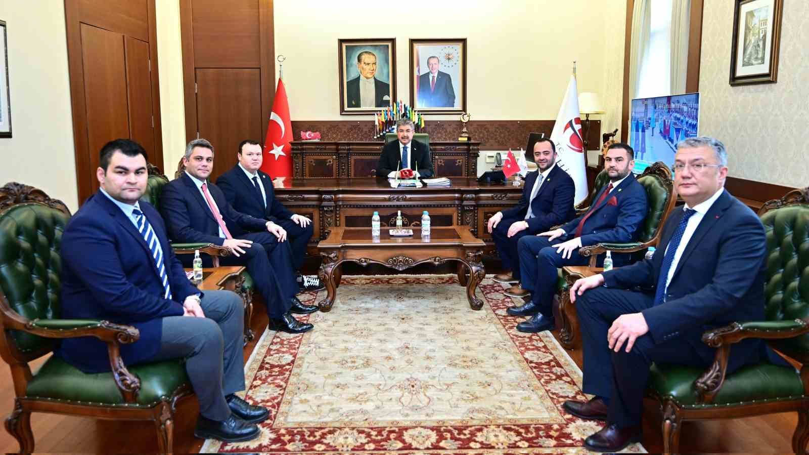 Eskişehirspor y&ouml;netimi, Vali Yılmaz&rsquo;ı ziyaret etti
